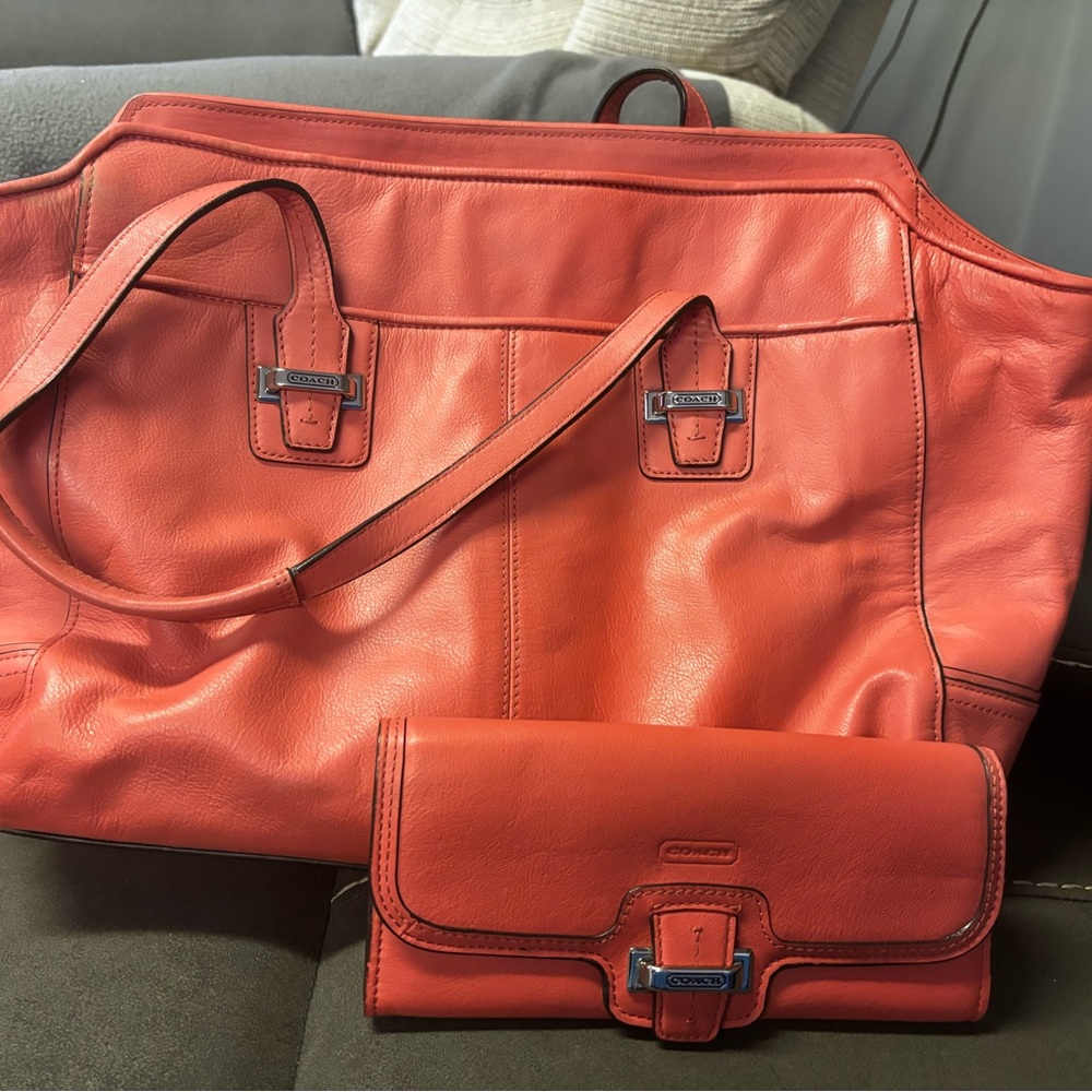Coach purse - Picture 2 of 2